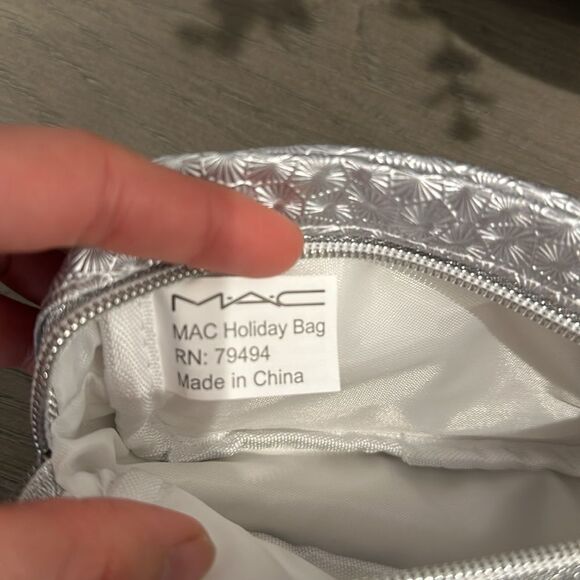 M.A.C cosmetics bag and goodies - Picture 6 of 8